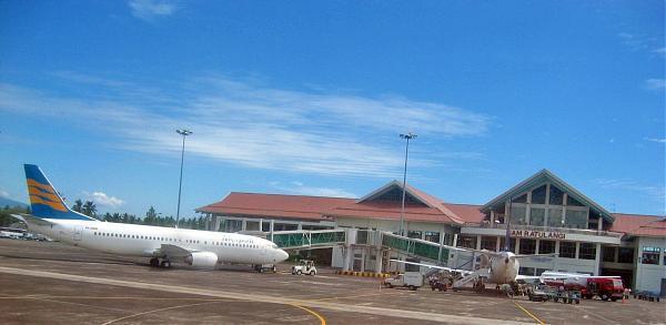 bandara di Manado