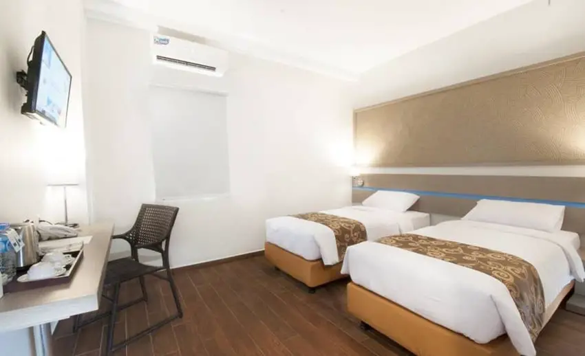 double bed genio hotel manado