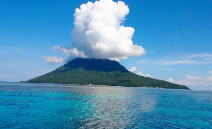 eksotisme wisata di pulau manado tua