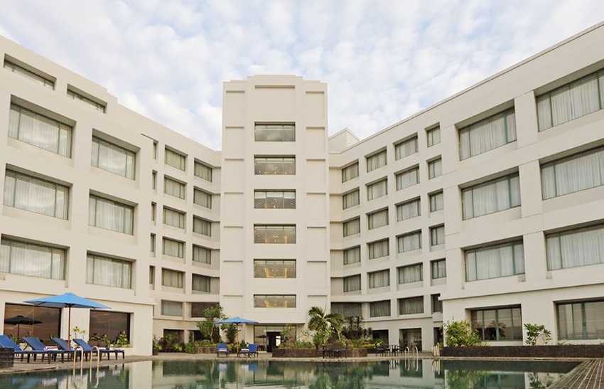 hotel aryaduta manado adalah hotel dekat boulevard manado
