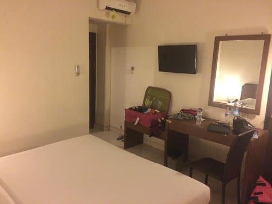 hotel lucky inn manado