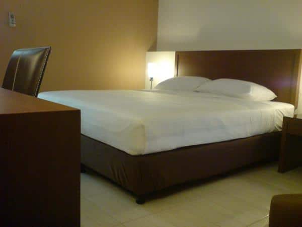 hotel lucky inn manado