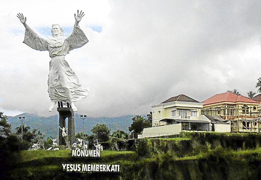 monumen yesus memberkati, ikon baru manado