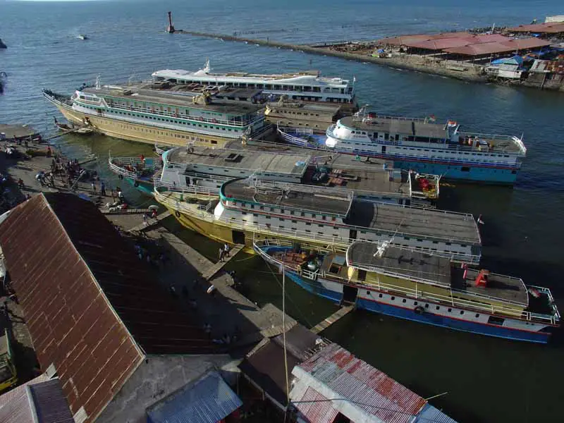 pelabuhan manado, tempat kapal kecil bersandar