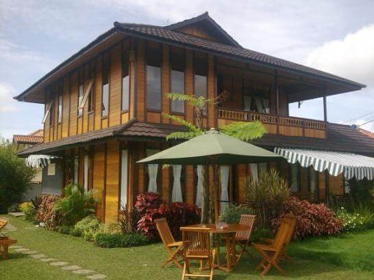 Rumah Kayu Woloan Tomohon