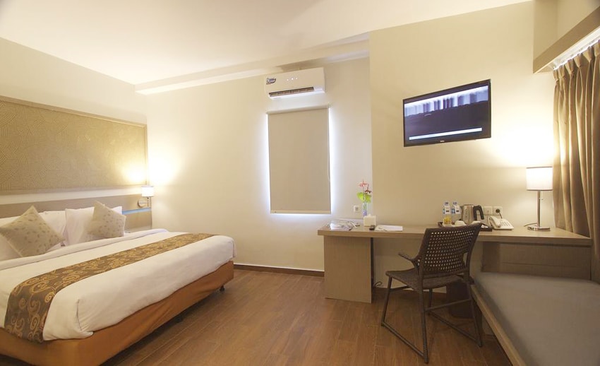 suasana kamar genio hotel manado